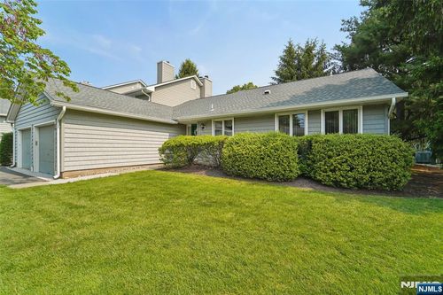 28 Parsons Ct, Mahwah, NJ, 07430-2018 | Card Image