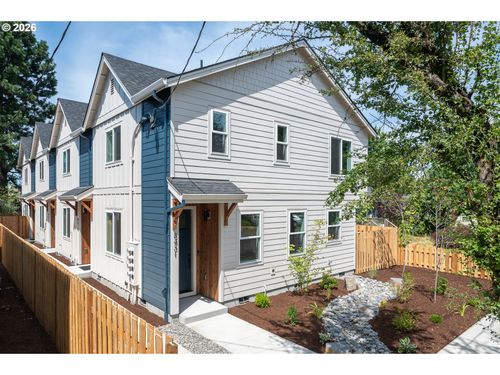 8429 Ne Hassalo St, Portland, OR, 97220-5715 | Card Image