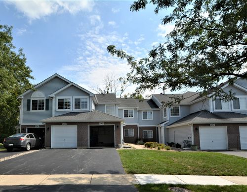 8249 Ripple Rdg, Darien, IL, 60561-6433 | Card Image