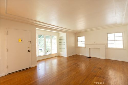 757 E Doran St, Glendale, CA, 91206-2421 | Card Image