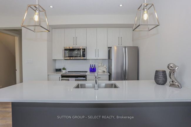 2 - 499 Sophia Cres, Condo with 3 bedrooms, 4 bathrooms and 1 parking in London ON | Image 6