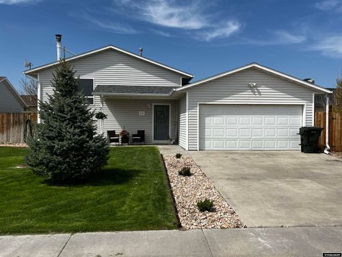 212 Bow St, Douglas, WY, 82633-2573 | Card Image