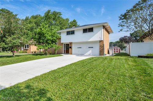 23976 Noreen Dr, North Olmsted, OH, 44070-1041 | Card Image