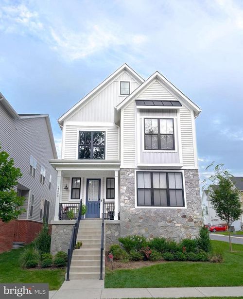 23099 Glenwood Heights Cir, BRAMBLETON, VA, 20148-6492 | Card Image