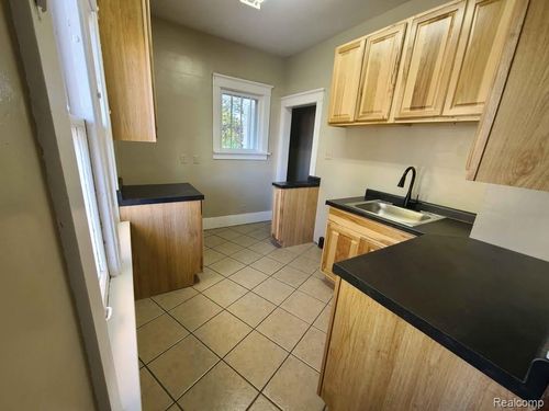 1804 12th St, Port Huron, MI, 48060-6229 | Card Image