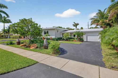 4781 Ne 4th Ave, Oakland Park, FL, 33334-6038 | Card Image