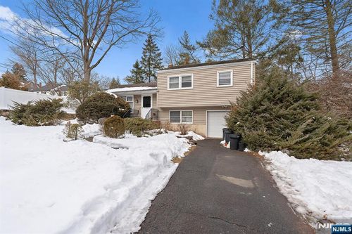 427 Andre Ave, Northvale, NJ, 07647-1310 | Card Image