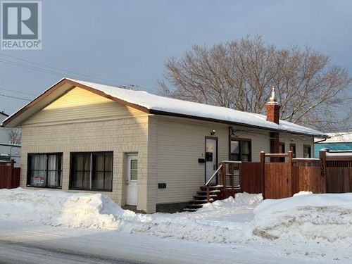 136 Court St S, Thunder Bay, ON, P7B2X4 | Card Image