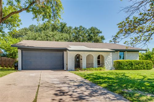2023 Brentwood Ln, Carrollton, TX, 75006-1723 | Card Image