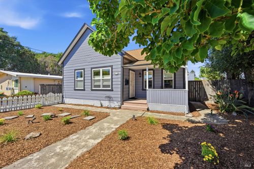 15 10th Street, Santa Rosa, CA, 95401 | Card Image