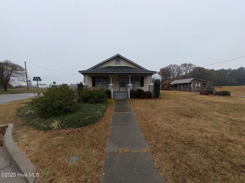 402 S Main St, Salemburg, NC, 28385-8678 | Card Image