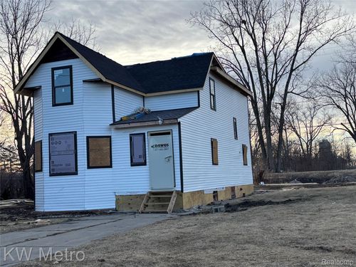 8864 Charlevoix St, Detroit, MI, 48214-1936 | Card Image