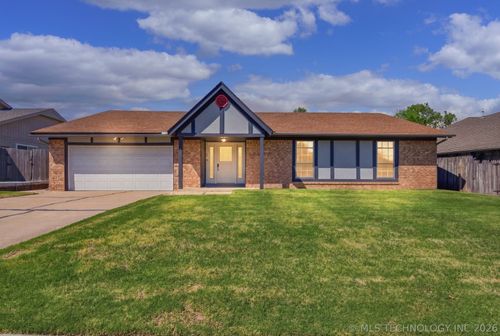 9027 E 60th St, Tulsa, OK, 74145-8726 | Card Image