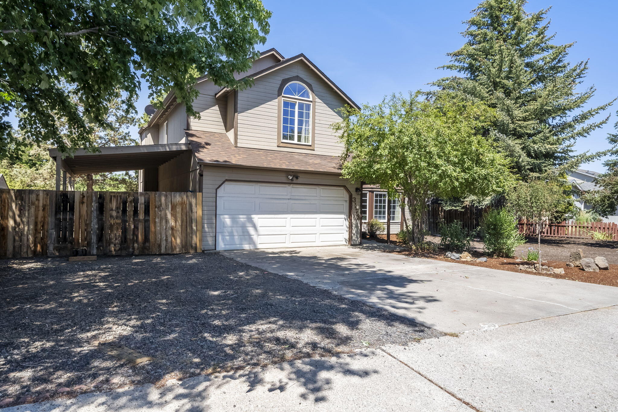 Manchester Ave, Bend, OR 97701