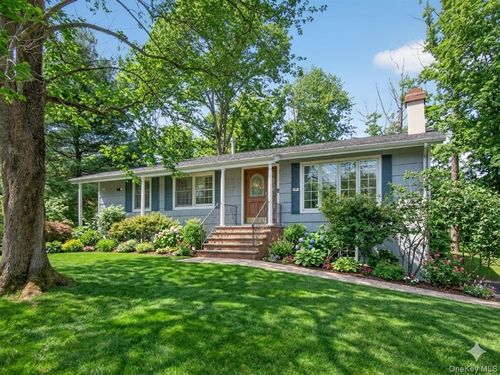 17 Victoria Dr, Airmont, NY, 10901-6625 | Card Image