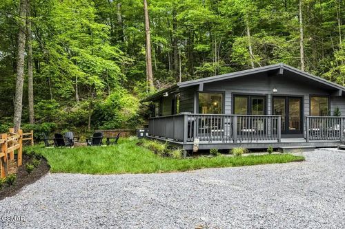 1137 Old Cartertown Rd, Gatlinburg, TN, 37738-5320 | Card Image