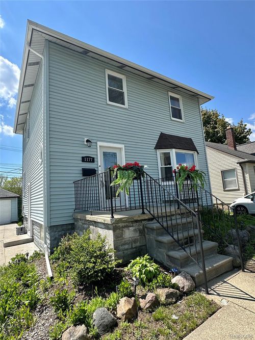 1177 W Marshall St, Ferndale, MI, 48220-1636 | Card Image