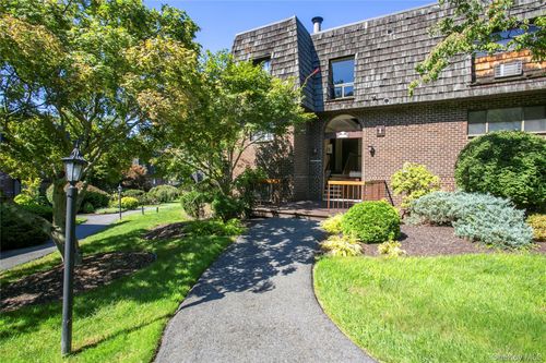 4-1 Briarcliff Dr S, Ossining, NY, 10562-2351 | Card Image