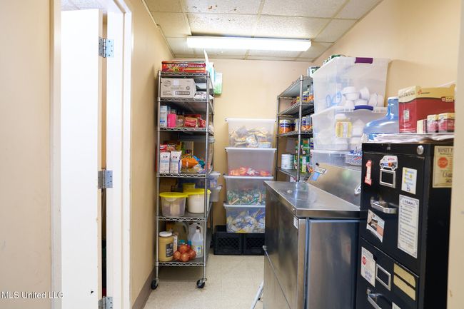 Kitchen storage | Image 16