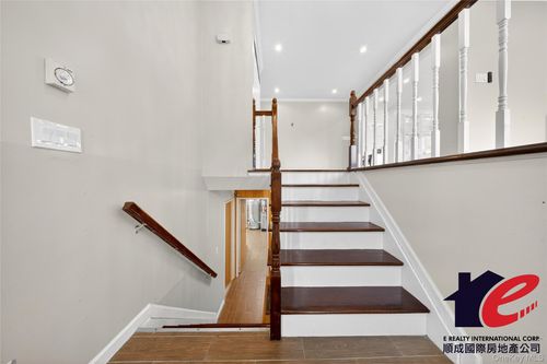 55 Executive Dr, Manhasset Hills, NY, 11040-1013 | Card Image