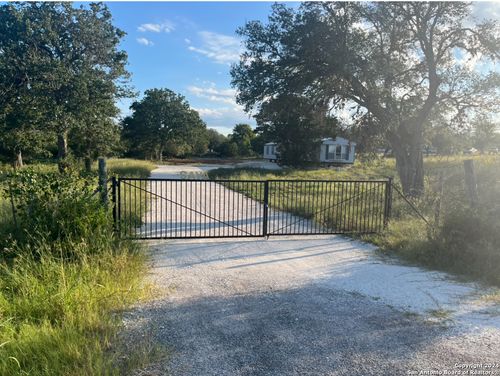 35 N Creek Loop, Comfort, TX, 78013-2721 | Card Image