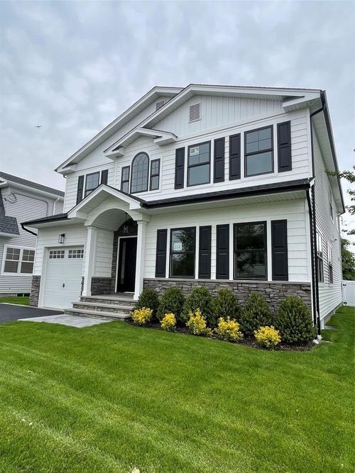 222 Latham Rd, Mineola, NY, 11501-2243 | Card Image