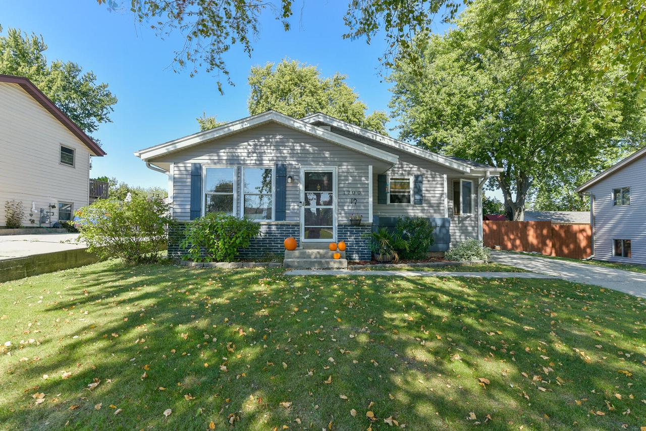 Edgewood Ave, South Milwaukee, WI 53172
