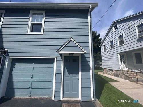 104 Boston St, Guilford, CT, 06437-2874 | Card Image