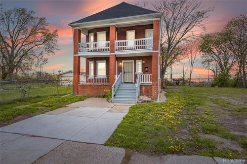 3010 Montclair St, Detroit, MI, 48214-2194 | Card Image