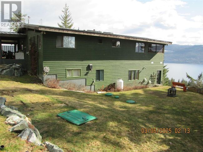 5305 Meadow Creek Cres, House other with 4 bedrooms, 3 bathrooms and 5 parking in Celista BC | Image 10