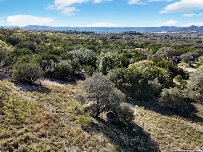 207 Roadrunner Trl, House other with 1 bedrooms, 1 bathrooms and null parking in Utopia TX | Image 8