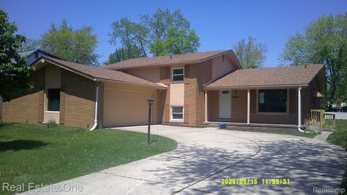 8240 Hampton Rd, Grosse Ile, MI, 48138-1316 | Card Image