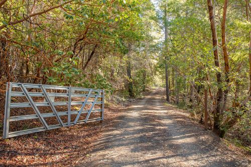 40643 Covelo Rd, Willits, CA, 95490 | Card Image