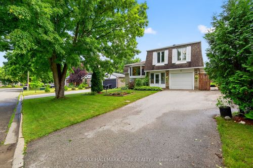 9 Hammond Cres, Beeton, ON, L0G1A0 | Card Image