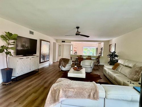 203-11280 Green Lake Dr, Boynton Beach, FL, 33437-1461 | Card Image