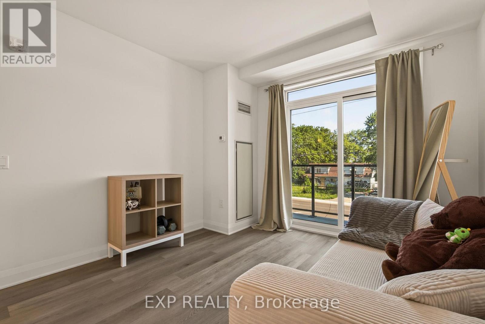 Residential in Hamilton (Stoney Creek Mountain) 3