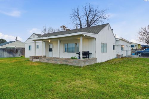 1107 11th St, Benton City, WA, 99320-5582 | Card Image