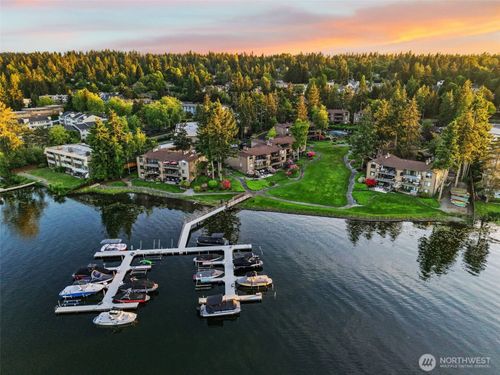 c5-17434 Ne 40th Pl, Redmond, WA, 98052-5670 | Card Image