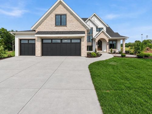 W184N5172 Sunrise Lane, MENOMONEE FALLS, WI, 53051 | Card Image