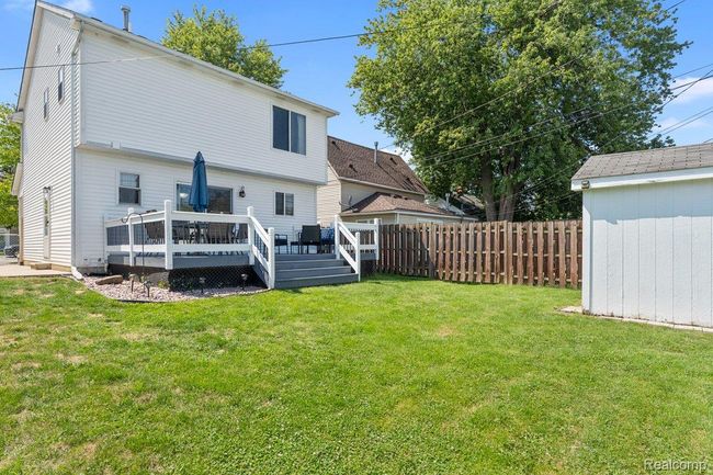 Spacious yard | Image 20