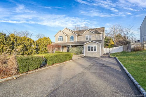 39 13th Ave, Ronkonkoma, NY, 11779-6201 | Card Image