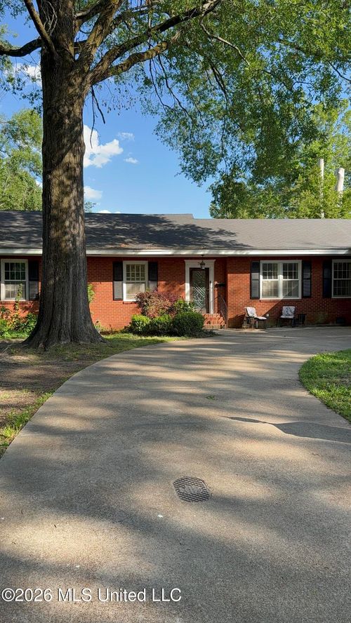 716 Bell Ave, Greenwood, MS, 38930-3204 | Card Image