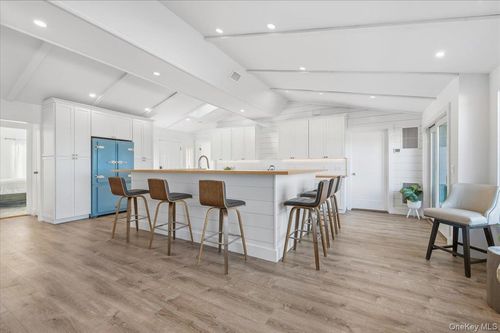 112 Soundview Dr, Montauk, NY, 11954-5118 | Card Image