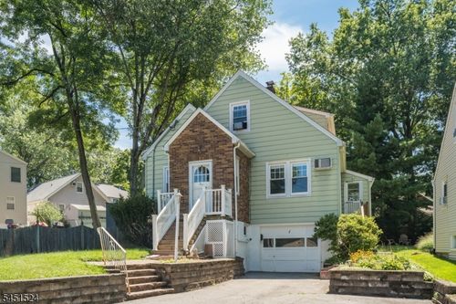 1 Westview Ave, Roseland, NJ, 07068-1212 | Card Image