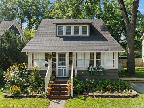 33731 Shiawassee St, Farmington, MI, 48335-3464 | Card Image