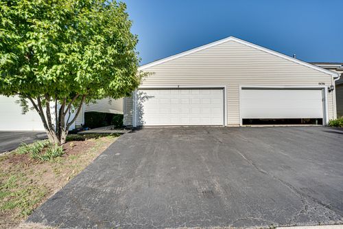 1640 Hilton Head Dr, Naperville, IL, 60563-1782 | Card Image