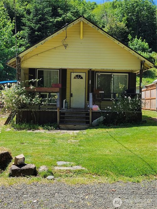 1534 Larch St, Raymond, WA, 98577-1110 | Card Image