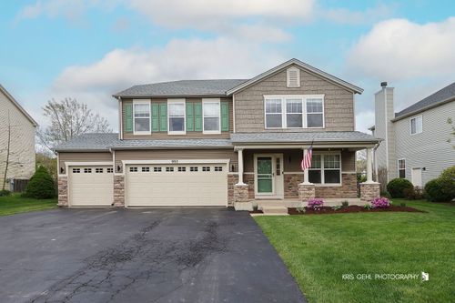 992 Mackenzie Dr, Antioch, IL, 60002-6418 | Card Image