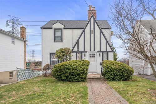 61 Roundhill Dr, Yonkers, NY, 10710-2413 | Card Image