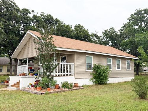 704 E 20th St, Cisco, TX, 76437-4943 | Card Image
